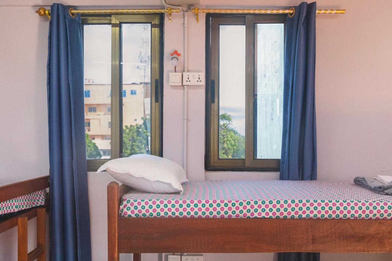 African Vibrations Hostel Osu Аккра Екстер'єр фото